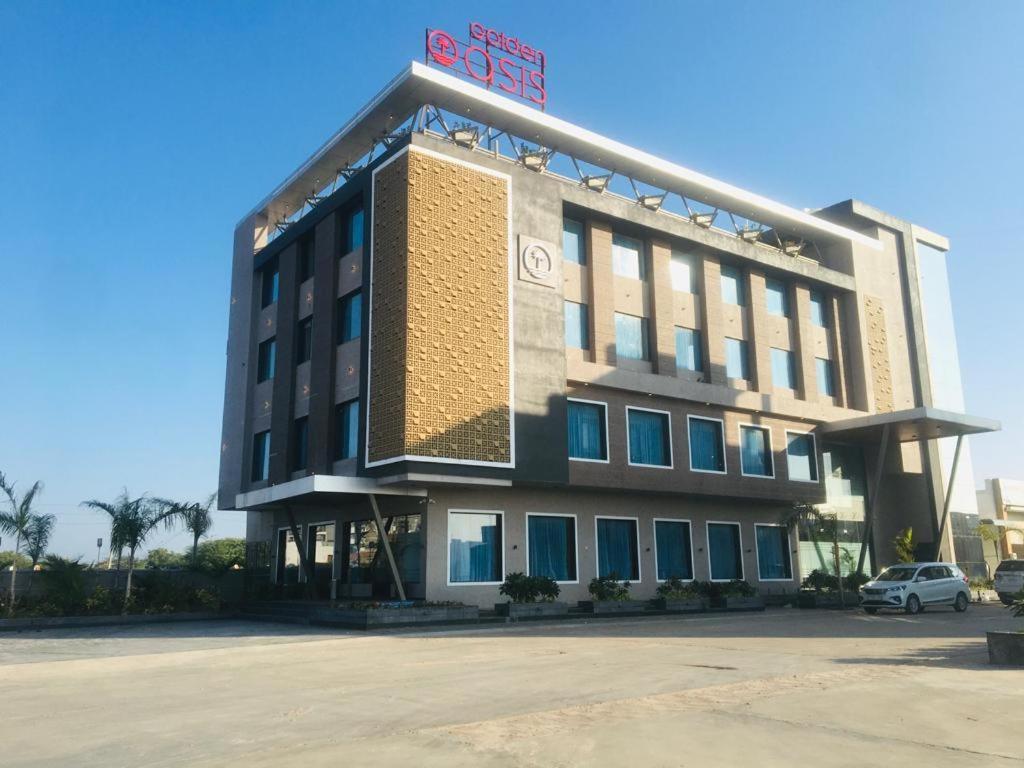 Golden Oasis Hotel Mahesana Exterior photo